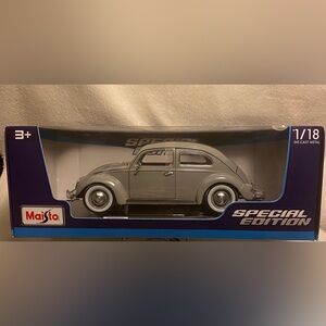 Maisto Special Edition Volkswagen Kafer- Beetie (1955) Gray Toy Car